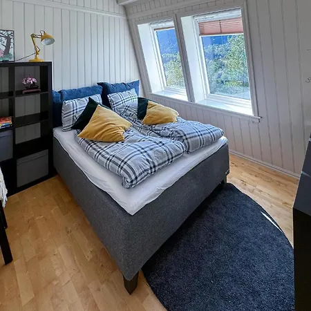 4 Bedroom Lovely In Hebnes