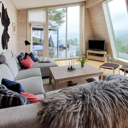 4 Bedroom Lovely In * Hebnes