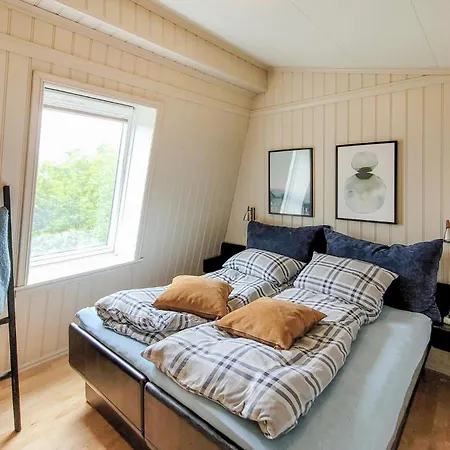 4 Bedroom Lovely In Hebnes